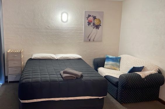 1-Bedroom Apartment